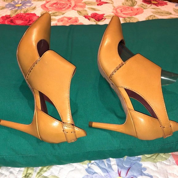 NWOT Authentic COACH NEW YORK LEATHER HEELS sz 7 - Picture 6 of 6